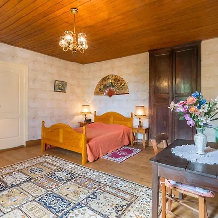 Sleeps 10 Pool Villa Valeuil