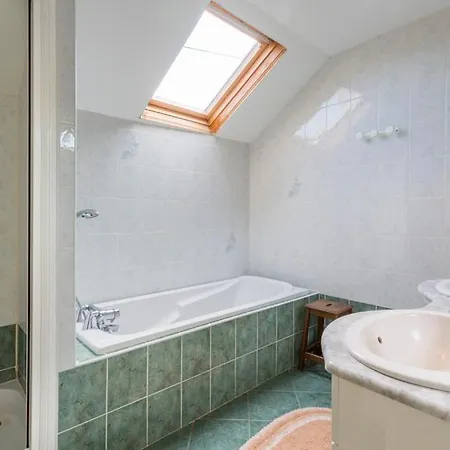 Sleeps 10 Pool Villa